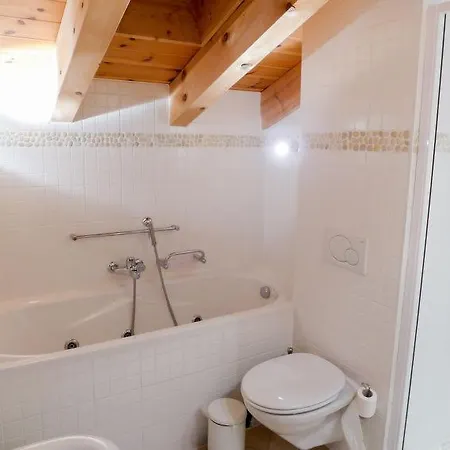公寓 Sleeps 8 Wifi Arveyes