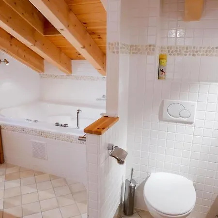 Sleeps 8 Wifi 公寓